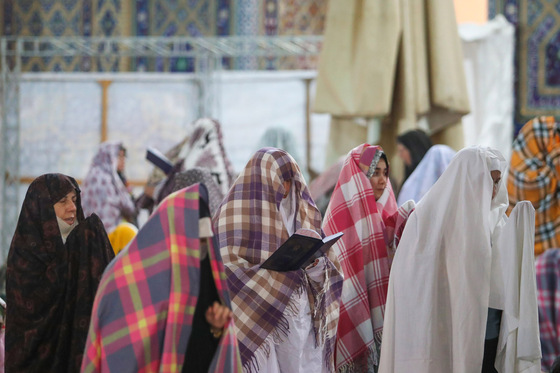 آیین معنوی اعتکاف در حرم امام رضا (ع)