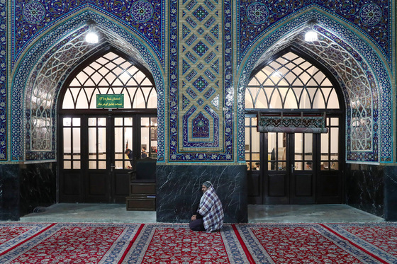 آیین معنوی اعتکاف در حرم امام رضا (ع)
