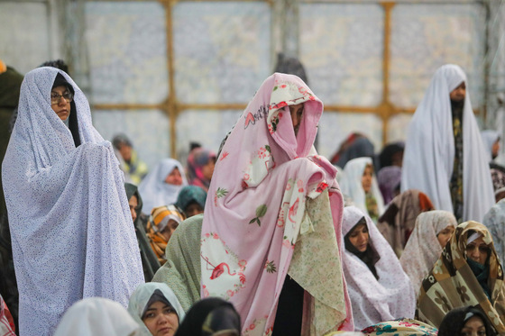 آیین معنوی اعتکاف در حرم امام رضا (ع)