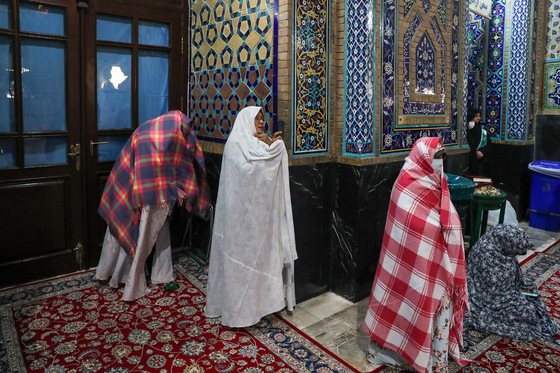 آیین معنوی اعتکاف در حرم امام رضا (ع)