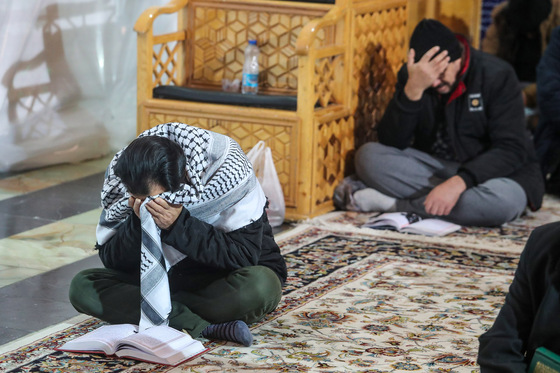 آیین معنوی اعتکاف در حرم امام رضا (ع)