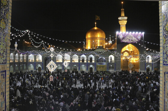 حرم مطهر امام رضا (ع) در نیمه شعبان