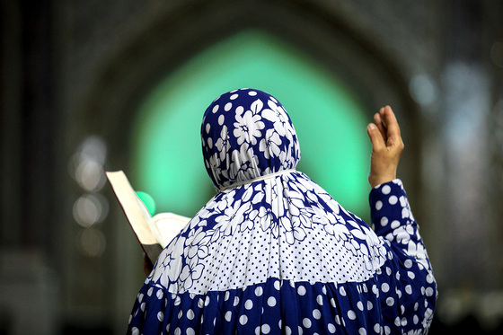 مراسم احیاء شب ۱۹ ماه رمضان در حرم مطهر رضوی