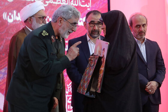 مراسم رونمایی از تقریظ رهبر انقلاب بر کتاب 