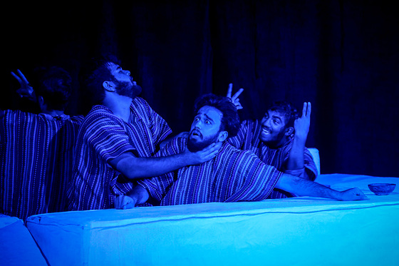 نمایش آئینی «آهوان» 