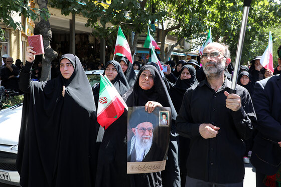  راهپیمایی نمازگزاران مشهدی در اعتراض به هتک حرمت قرآن کریم