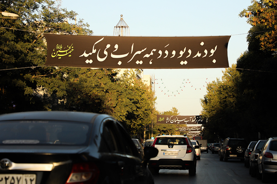 حال و هوای شهر مشهد در شب هشتم محرم