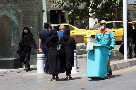 خدمات رسانی معاونت خدمات شهری شهرداری مشهد به عزاداران حسینی در روز تاسوعا