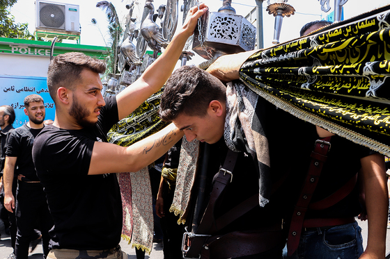  عزاداری روز عاشورا در مشهد