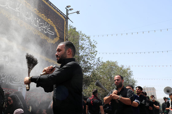 عزاداری روز عاشورا در خیابان امام رضا علیه السلام مشهد