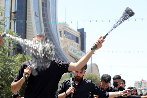 عزاداری روز عاشورا در خیابان امام رضا علیه السلام مشهد