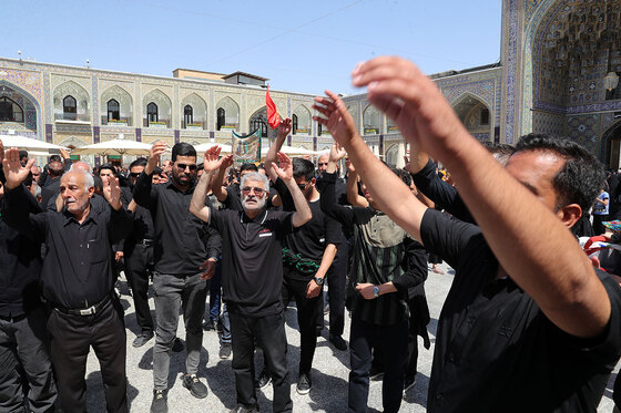 عزاداری روز عاشورا در خیابان امام رضا علیه السلام مشهد