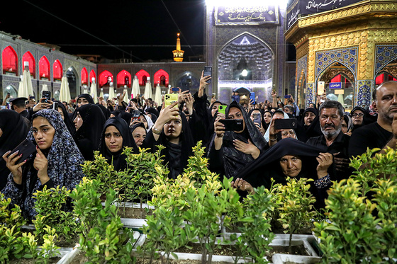 شام غریبان حسینی در حرم مطهر رضوی
