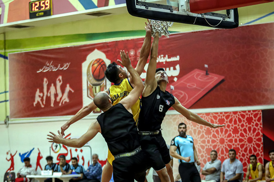 مسابقات لیگ برتر بسکتبال استان | دیدار رادین و فرش مشهد