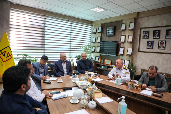 میزگرد بررسی حوادث خیابان وکیل آباد
