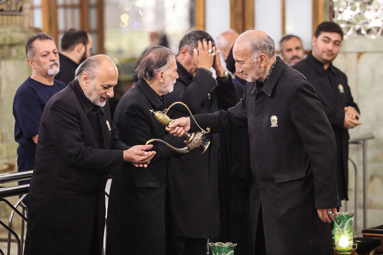 آیین جاروکشی حرم مطهر رضوی