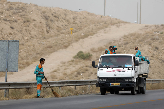 پاکسازی ٧ محور ورودی شهر مشهد تا عمق ۱۰ کیلومتر