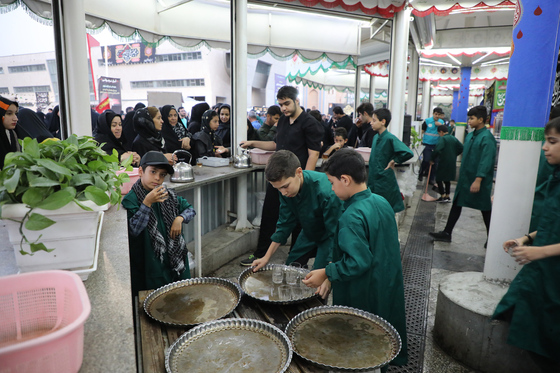 ایستگاه های استقبال از زائر در عرصه میدان شهدا