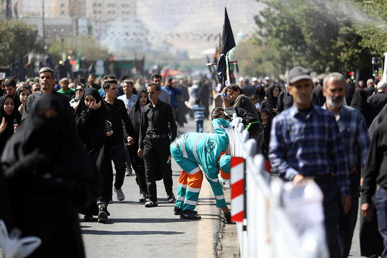 خدمت رسانی شهرداری مشهد به زائران امام رضا (ع)