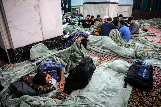 آیین معنوی اعتکاف در حرم امام رضا (ع)