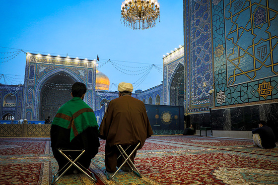 آیین معنوی اعتکاف در حرم امام رضا (ع)