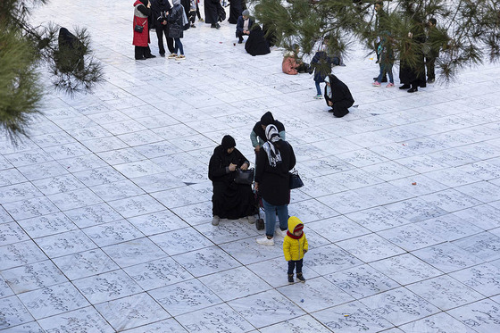 آیین چراغ برات در آرامگاه خواجه ربیع