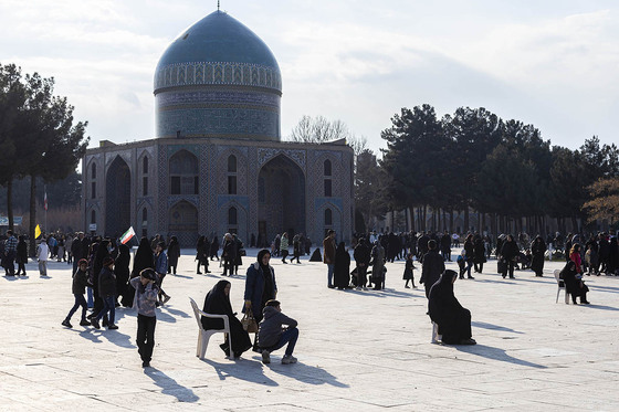 آیین چراغ برات در آرامگاه خواجه ربیع