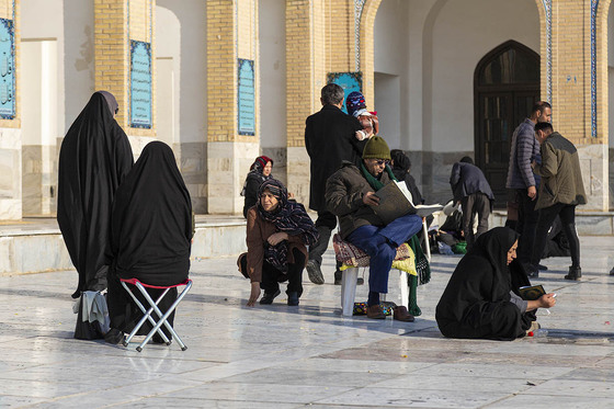 آیین چراغ برات در آرامگاه خواجه ربیع