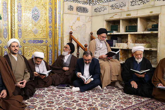 غبارروبی مضجع منور امام رضا(ع)