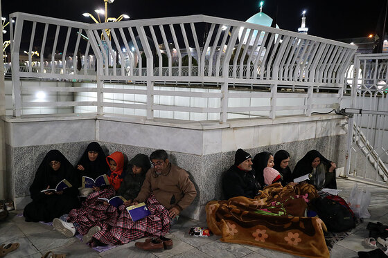 مراسم احیاء شب ۱۹ ماه رمضان در حرم مطهر رضوی