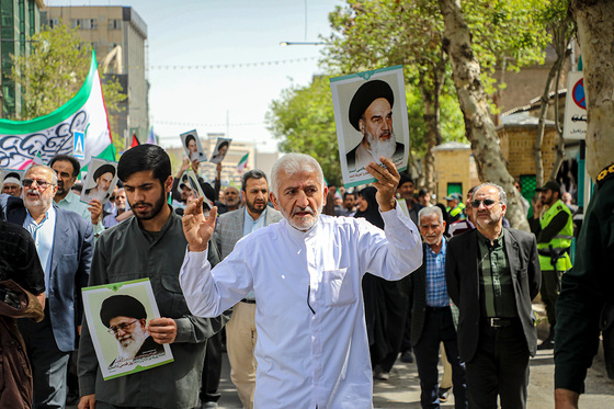 راهپیمایی ضدصهیونیستی نمازگزاران مشهدی و حمایت از عملیات وعده صادق سپاه