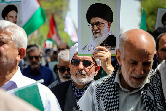 راهپیمایی ضدصهیونیستی نمازگزاران مشهدی و حمایت از عملیات وعده صادق سپاه