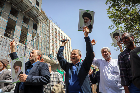 راهپیمایی ضدصهیونیستی نمازگزاران مشهدی و حمایت از عملیات وعده صادق سپاه