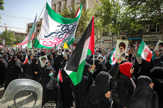 راهپیمایی ضدصهیونیستی نمازگزاران مشهدی و حمایت از عملیات وعده صادق سپاه