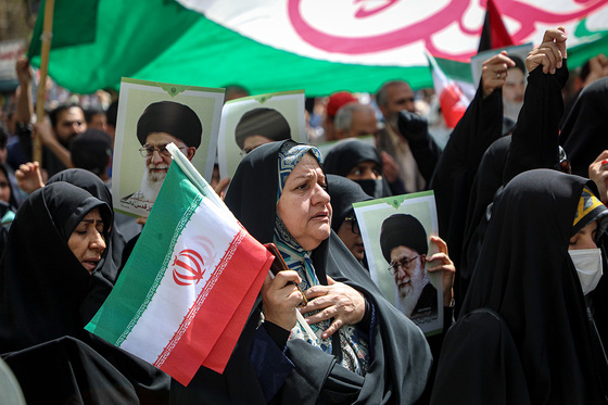 راهپیمایی ضدصهیونیستی نمازگزاران مشهدی و حمایت از عملیات وعده صادق سپاه