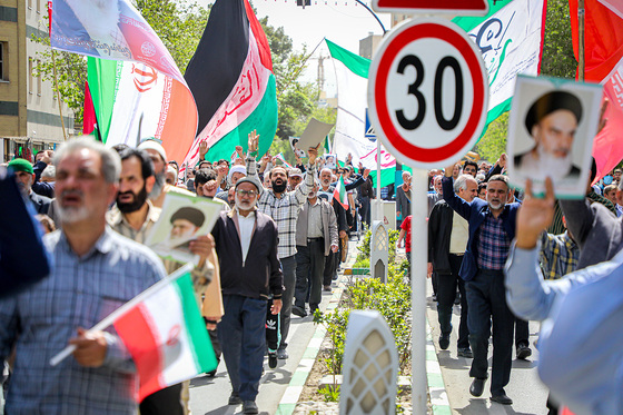 راهپیمایی ضدصهیونیستی نمازگزاران مشهدی و حمایت از عملیات وعده صادق سپاه