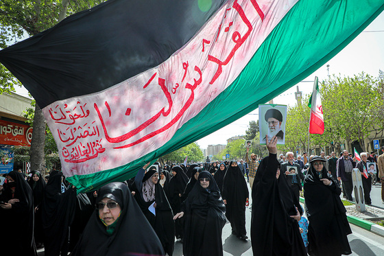 راهپیمایی ضدصهیونیستی نمازگزاران مشهدی و حمایت از عملیات وعده صادق سپاه