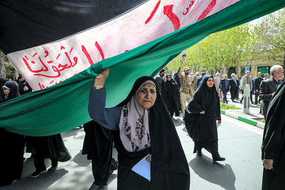 راهپیمایی ضدصهیونیستی نمازگزاران مشهدی و حمایت از عملیات وعده صادق سپاه