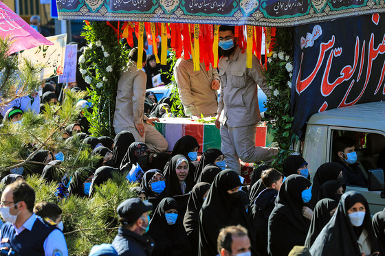 تشییع و خاکسپاری پیکر ۲ شهید گمنام دفاع مقدس در مشهد