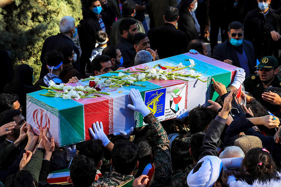 تشییع و خاکسپاری پیکر ۲ شهید گمنام دفاع مقدس در مشهد