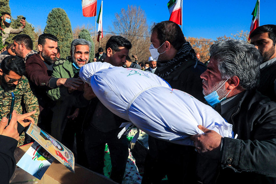 تشییع و خاکسپاری پیکر ۲ شهید گمنام دفاع مقدس در مشهد