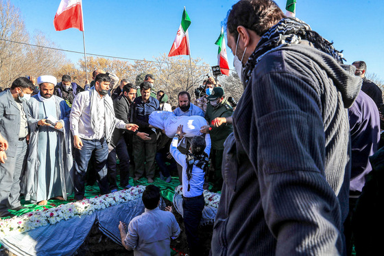 تشییع و خاکسپاری پیکر ۲ شهید گمنام دفاع مقدس در مشهد