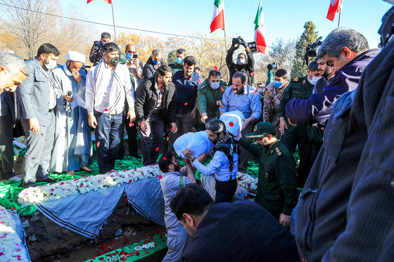 تشییع و خاکسپاری پیکر ۲ شهید گمنام دفاع مقدس در مشهد