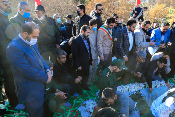 تشییع و خاکسپاری پیکر ۲ شهید گمنام دفاع مقدس در مشهد