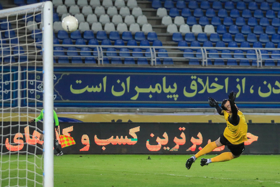 لیگ برتر فوتبال | مسابقه نساجی قائمشهر و پرسپولیس