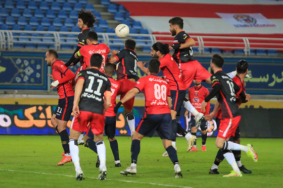 لیگ برتر فوتبال | مسابقه نساجی قائمشهر و پرسپولیس