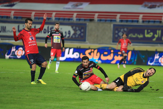 لیگ برتر فوتبال | مسابقه نساجی قائمشهر و پرسپولیس