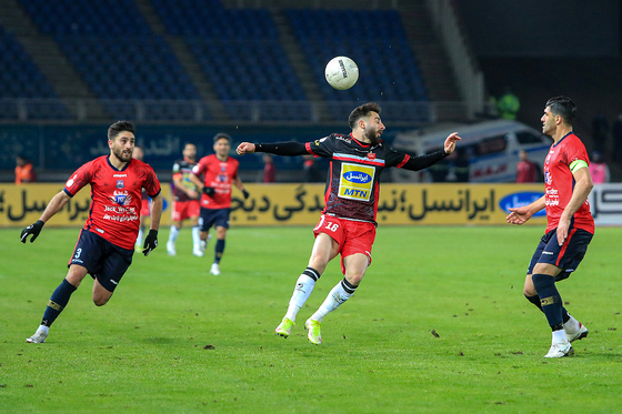 لیگ برتر فوتبال | مسابقه نساجی قائمشهر و پرسپولیس