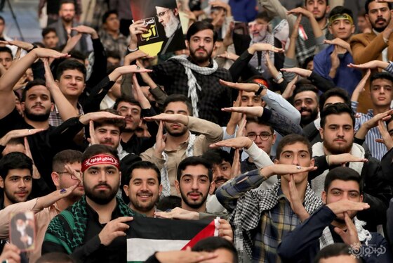 دیدار دانش‌آموزان و دانشجویان با مقام معظم رهبری | آیت‌الله خامنه‌ای: بحث صرفاً انتقام نیست، بحث یک حرکت منطقی است + عکس و فیلم