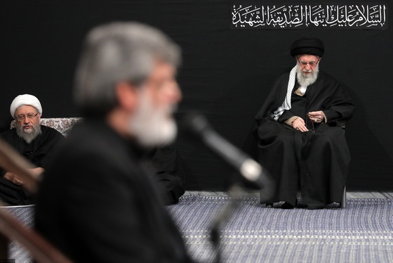 عزاداری شام شهادت حضرت زهرا(س) با حضور رهبر معظم انقلاب برگزار شد+تصاویر